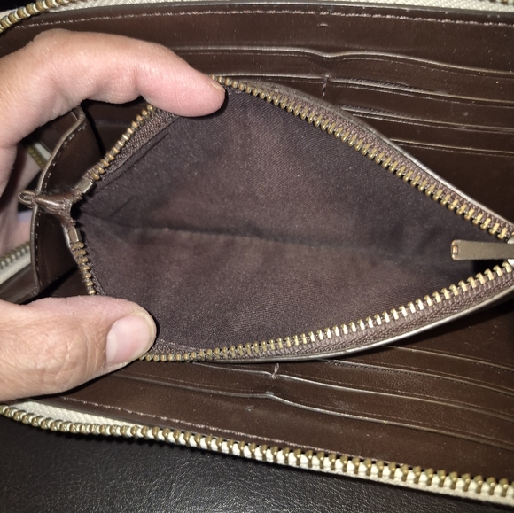 Coach Chalk Accordion Zip Wallet with Tea Rose Appliqué Wallet - Picture 6 of 6